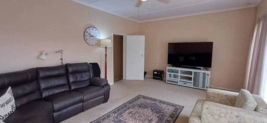 To Let 4 Bedroom Property for Rent in Panorama Free State